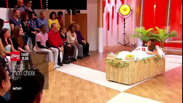 C'est mon choix : Evelyne Thomas nue dans sa baignoire pour la 100e