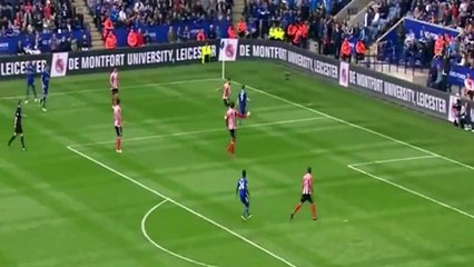 Jamie Vardy goza com o mergulho para a piscina do seu adversário