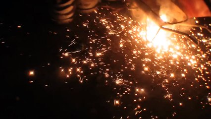 Kendisine Termit Fırlatıcı Yapan Çılgın Mucit Colin Furze