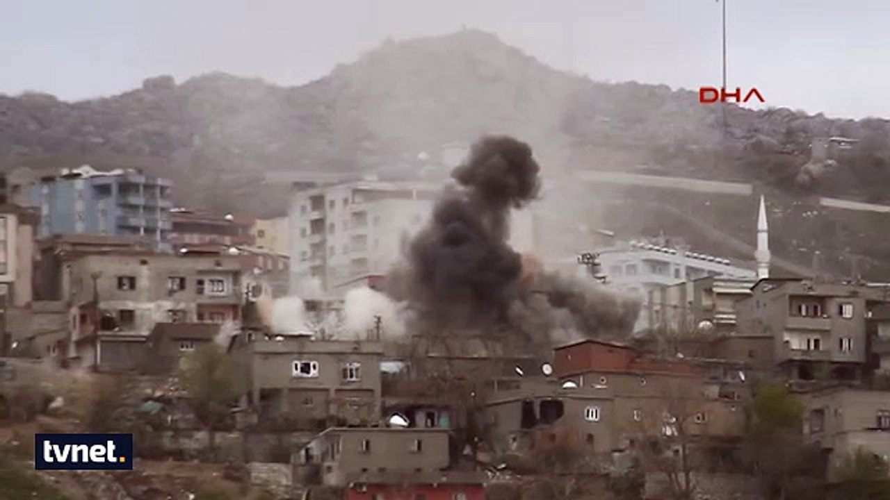 Şırnak'ta keskin nişancı teröristler top atışıyla vuruldu