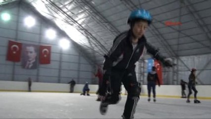 Hakkari'de Buz Pateni Heyecan