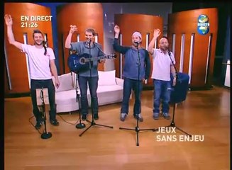 Mets ta main en l'air et bouge la comme ca...