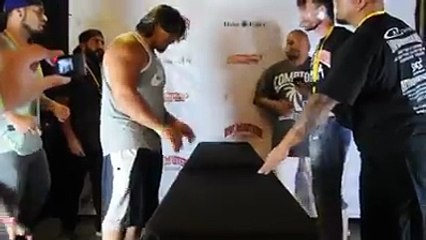 رياضة التصرفيق! ركز مع إلي شعرو طويل ملا حيوان