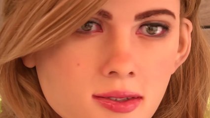 Il dépense 50 000$ pour fabriquer une poupée robot qui ressemble à Scarlett Johansson