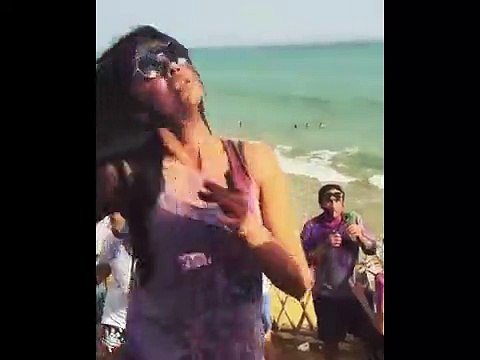 Pakistani Celebrities Play Holi at a Private Party On Beach – Video Leaked