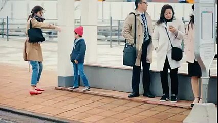 Tanımadığı Bir İnsanın Cüzdanını Düşürdüğünü Gören Çocukları