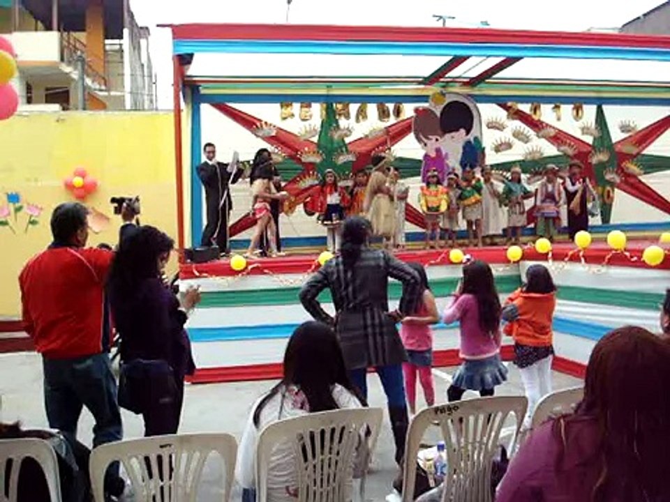 Reyna de Primavera - Desfile de trajes típicos- Colegio "San Lorenzo"- 2010
