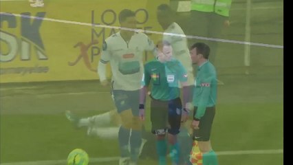 Expulsé pour avoir poussé son propre gardien