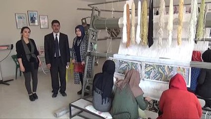 Dokudukları Halılarla Anadolu Kültürünü Yurt Dışında Tanıtıyorlar