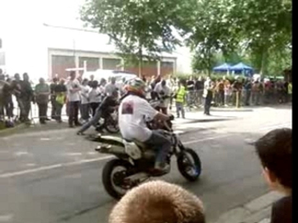 Mafia riders burnout avec la moto de ben