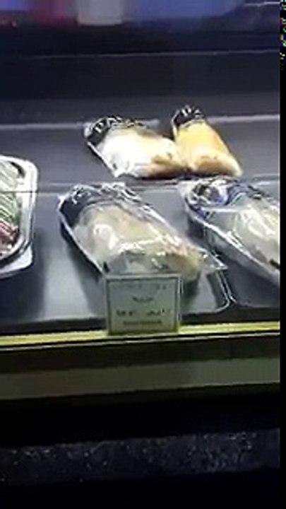 شوفوا سعر سندويش جبن في المطار