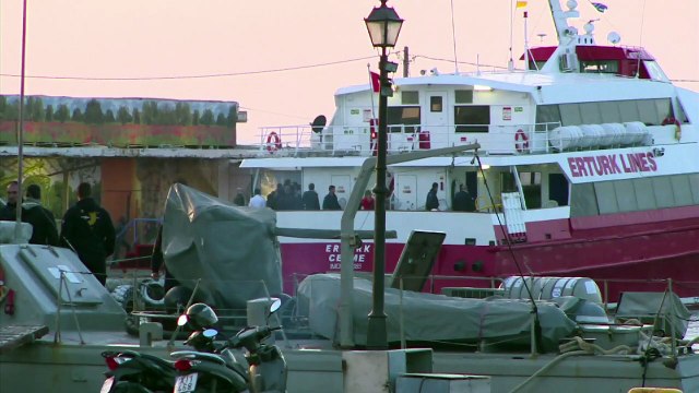 Migrantes deportados chegam à Turquia