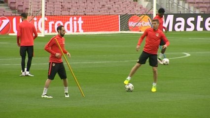 El Atlético de Madrid se ejercita en el Camp Nou con Savic, Carrasco y Godín