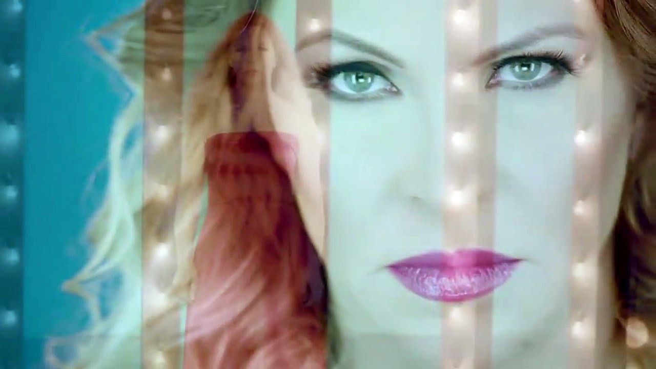 Özlem Özen - Elimde Duran Fotoğrafın (Klip) 2016