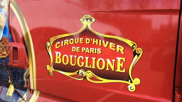 Le cirque Bouglione plante son chapiteau