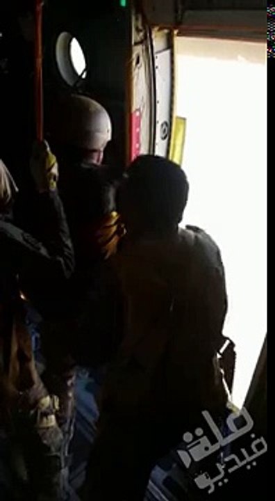 حالف ما يقفز من الطياره