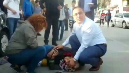 İzmir Belediye Başkanından Yaralıya İlk Müdahale