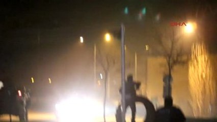 Van-Erciş'te PKK'lılar Yol Kesip Araçları Ateşe Verdi