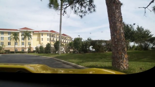 Ce pilote fait une incroyable sortie de piste au circuit !