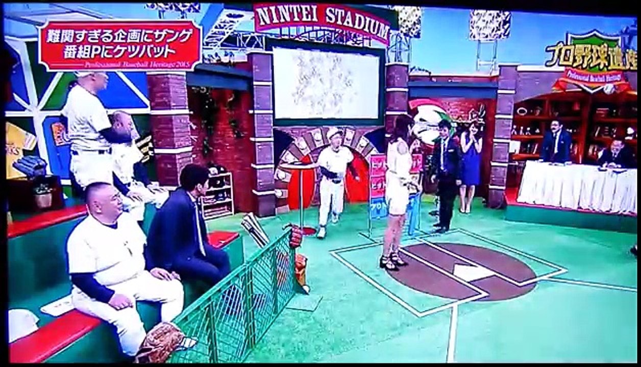 稲村亜美の神スイングでケツバット！