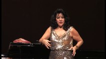 Nancy Fabiola Herrera canta 