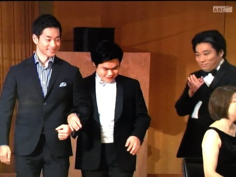 Nobuyuki Tsujii 辻井伸行 plays BEETHOVEN Pathétique movement 2, December 2015