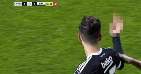 Oğuzhan Özyakup, Sarı Kart Sonrası Hakeme El Hareketi Yaptı