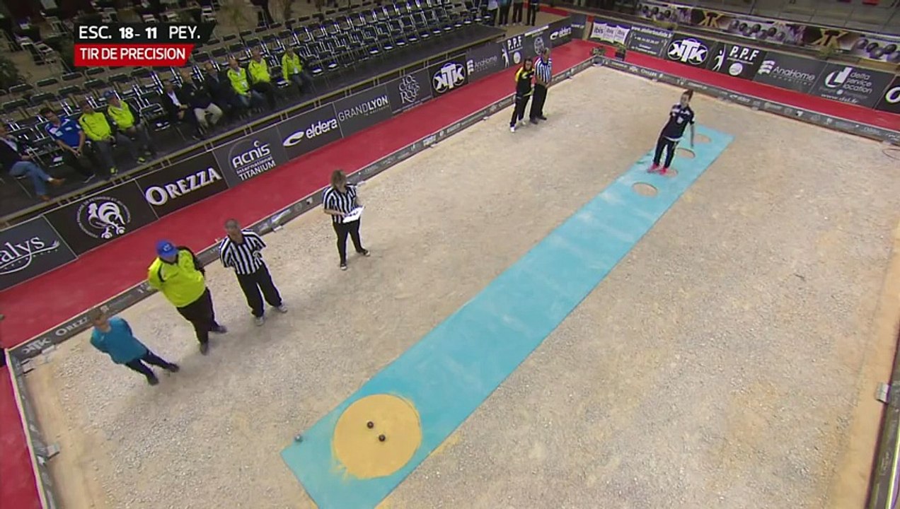 Elle demenage cette fille moi je suis nul a cotè et vous en tant que tireur j'ai des progres a faire n'est ce pas