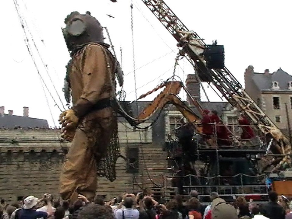 Royal de Luxe : la Géante du Titanic et le Scaphandrier – 5