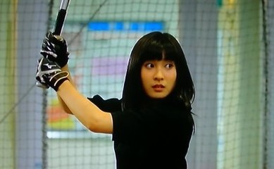 土屋太鳳　バッティングセンターであわやホームラン性打球！身体能力スゴすぎww  (tao tutiya Japanese actress）