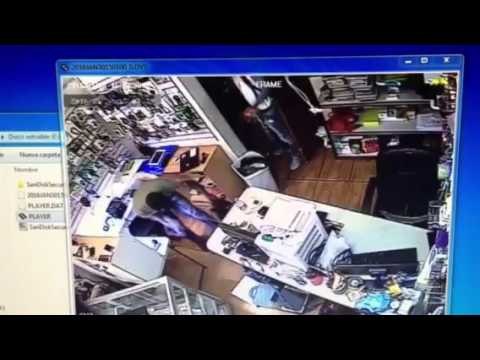 #Sucesos Jóvenes roban en tienda de El Dorado. Se toman todo el tiempo del mundo. @protegeryservir