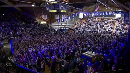 La réaction des fans de Villanova au The Pavilion au moment du buzzer beater de Kris Jenkins