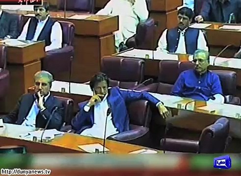 PTI members submits their leave applications in NA, Report by Shakir Solangi, Dunya News.