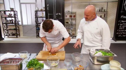 Pierre confond la bouteille d'huile avec celle de vin !