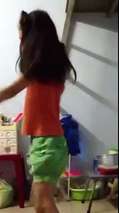 Van an is dancing