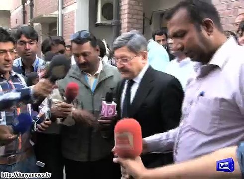 Karachi Opratiom like attack on Sindh, Zardari s Statement, Report by Shakir Solangi, Dunya News.