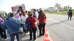 Torbalı Liselileri Taşıyan Servis Minibüsü Tarlaya Devrildi: 13 Hafif Yaralı