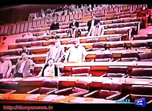 PTI members protest in NA against LNG Prices, Report by Shakir Solangi, Dunya News.