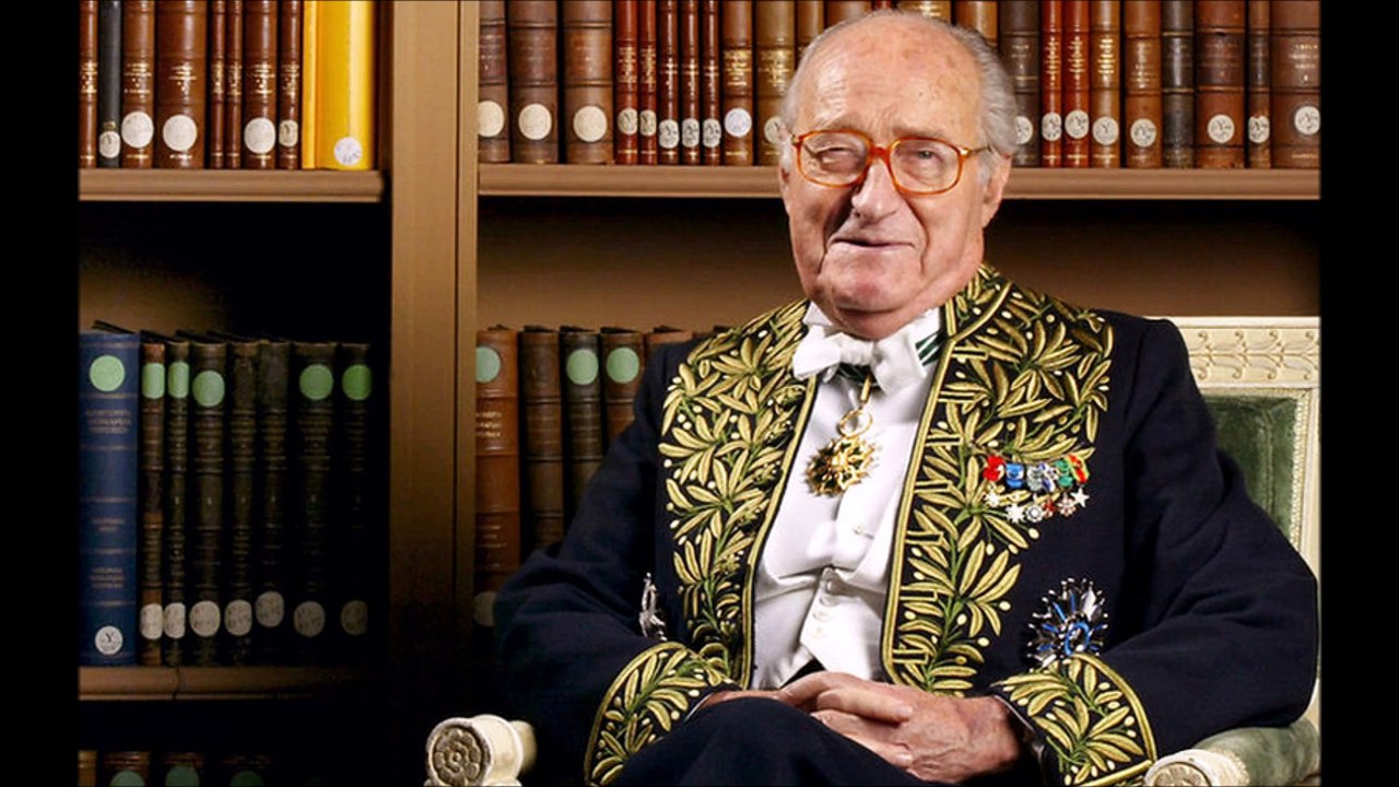 Hommage national à Alain Decaux, par le président François Hollande,  à l'hôtel des  Invalides, le 4 avril 2016.