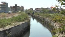 Antalya Döşemealtı Belediyesi'nden Su Kanalına Koruma Duvarı