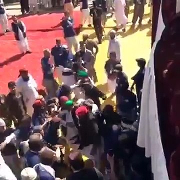 Son Of Mumtaz Qadri | Mumtaz Qadri k bety ko kesy laya ja raha hai ap bhi dekhen