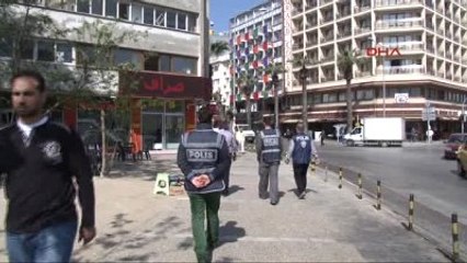 İzmir Havalar Isındı, "Ölüm Yelekleri" Vitrine Çıktı