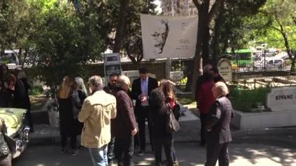 Sadri Alışık, Mezarı Başında Anıldı