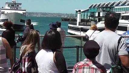 Un bateau rate son approche et fonce dans le quai