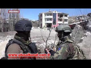 Komandolar Yüksekova'yı inletti