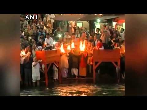 Ganga Aarti performed at Haridwar on Mahashivratri