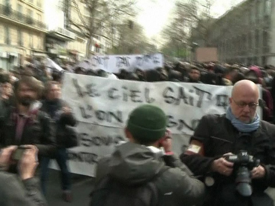 Loi travail: moins de lycées bloqués mais jeunes et étudiants toujours dans la rue