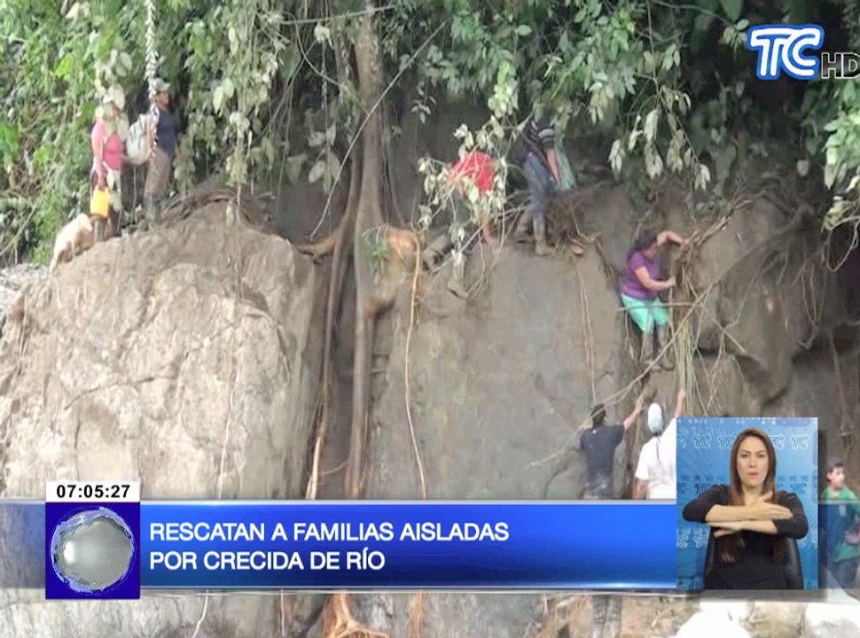 Rescatan a familias aisladas por crecida de río