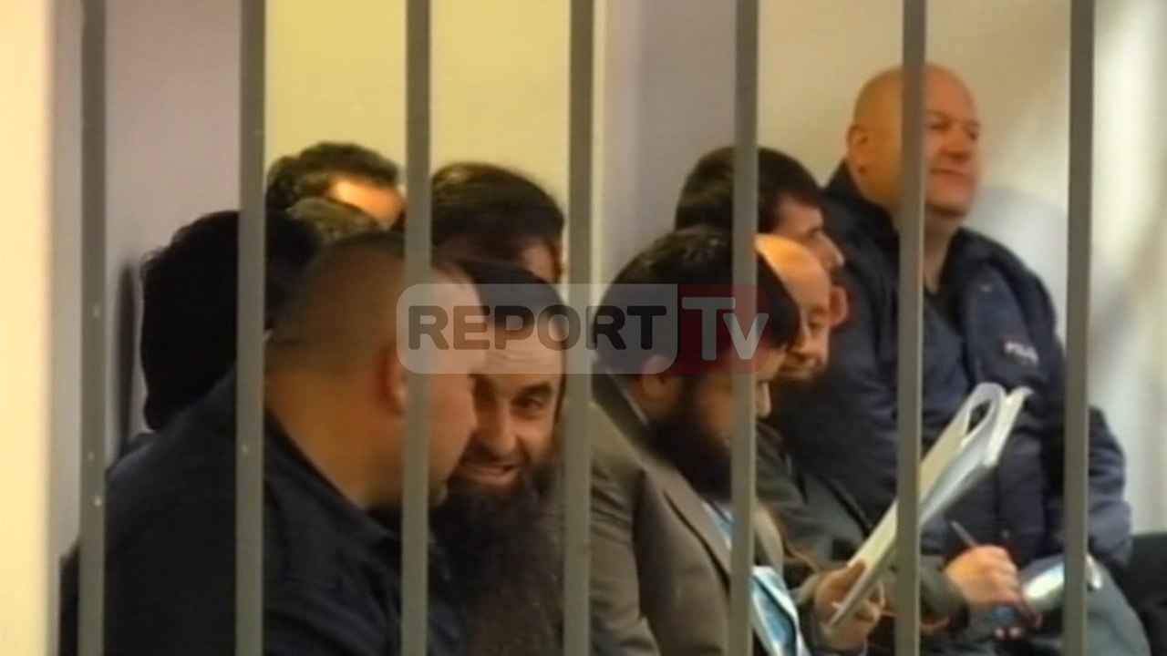 Report TV - "Xhihadistët" Prokuroria kërkon  152 vjet burg për 9 rekrutuesit