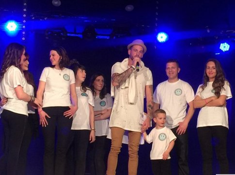 Exclu Vidéo : Raphaël, Coralie (Les Anges 8) et leurs amis de téléréalité soutiennent l’association “Un Sourire pour Hirschsprung